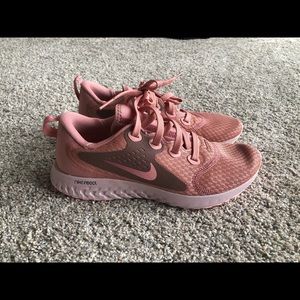 COPY - Women’s Nike React Shoes Size 7 NWOT